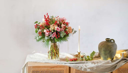 copertina vaso di fiori come decorazione per tavolata di natale