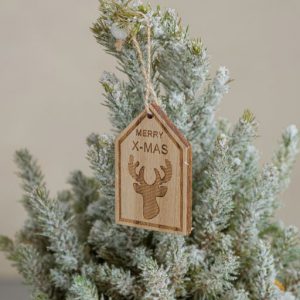albero di natale con decorazione natalizia in legno