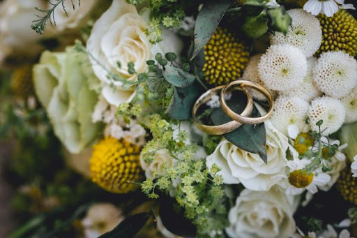 Bouquet promessa matrimonio: quali fiori scegliere?