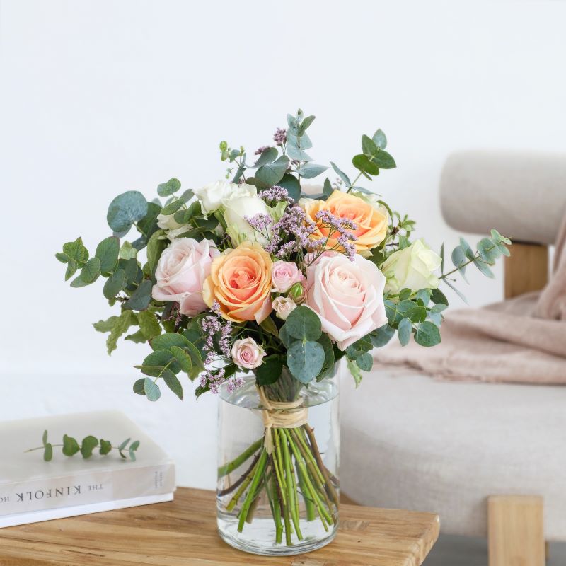 Bouquet di rose in vaso