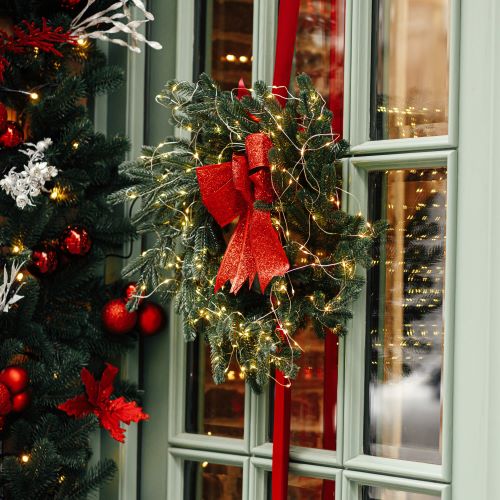 porta d'ingresso illuminata per natale