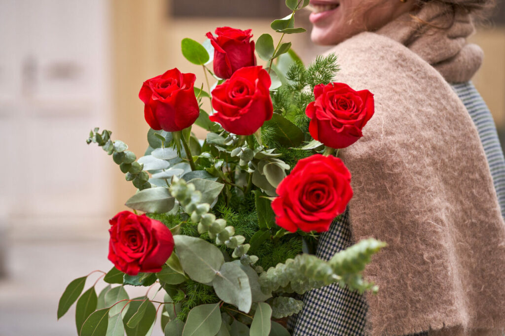 bouquet di rose rosse per signora